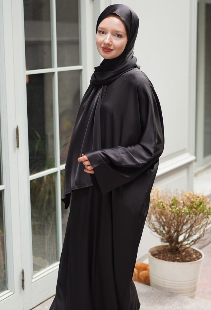 طقم حرير ساتان أسود