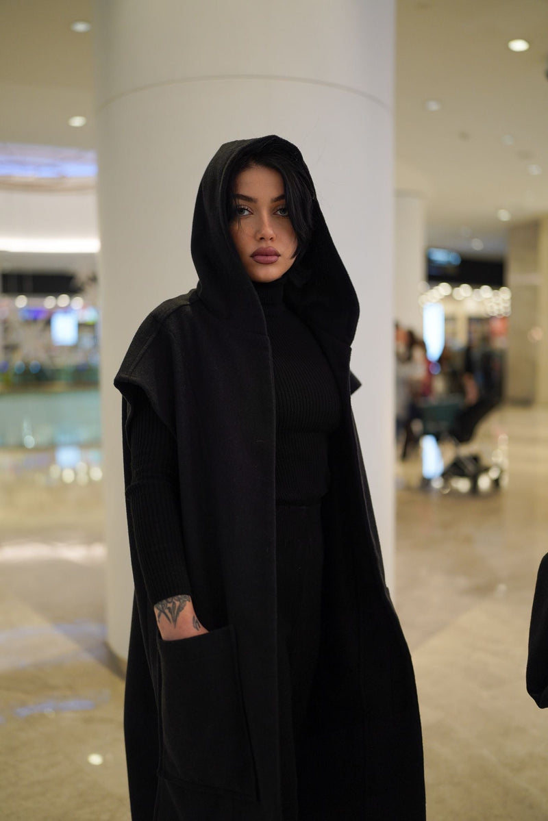 BLACK OVERSIZED CACHET VEST