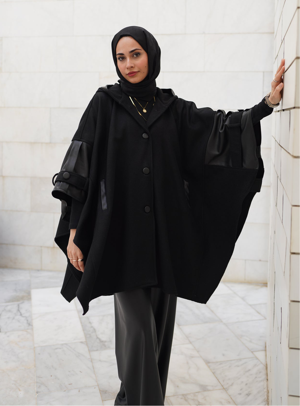 بونشو جلدي مزخرف بتفاصيل