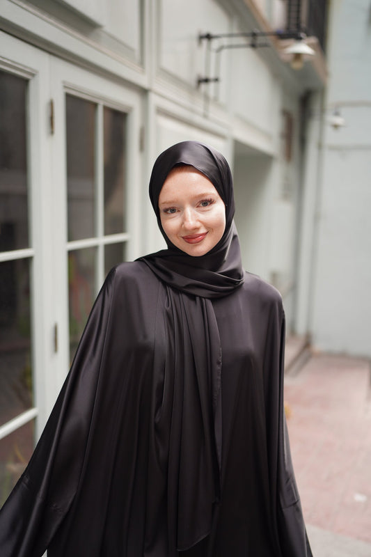 طقم حرير ساتان أسود