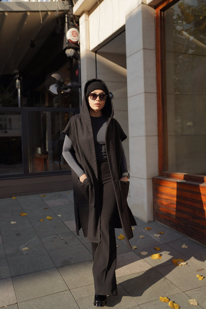 BLACK OVERSIZED CACHET VEST