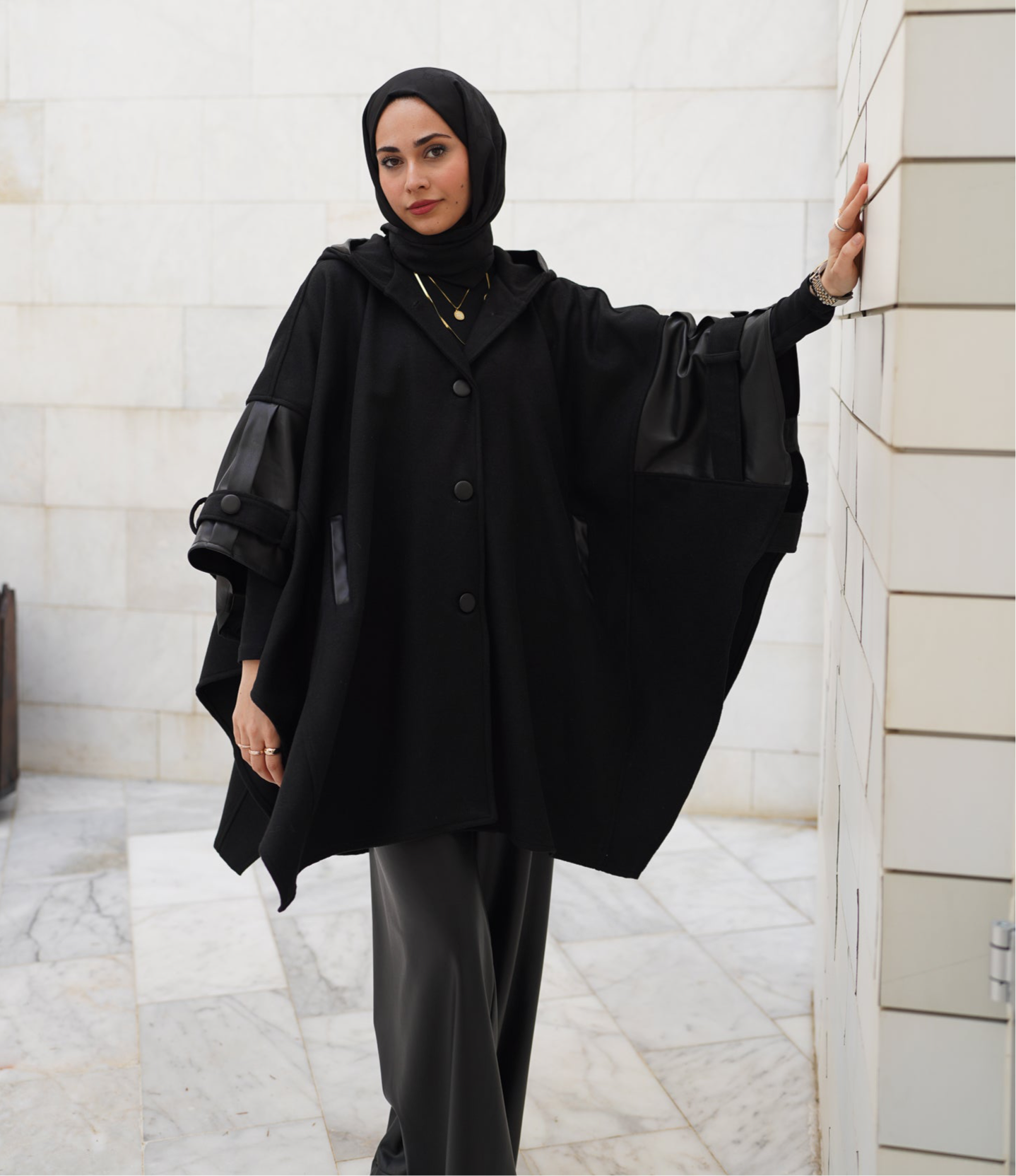 بونشو جلدي مزخرف بتفاصيل