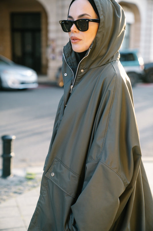 معطف واق من المطر أخضر كبير الحجم 